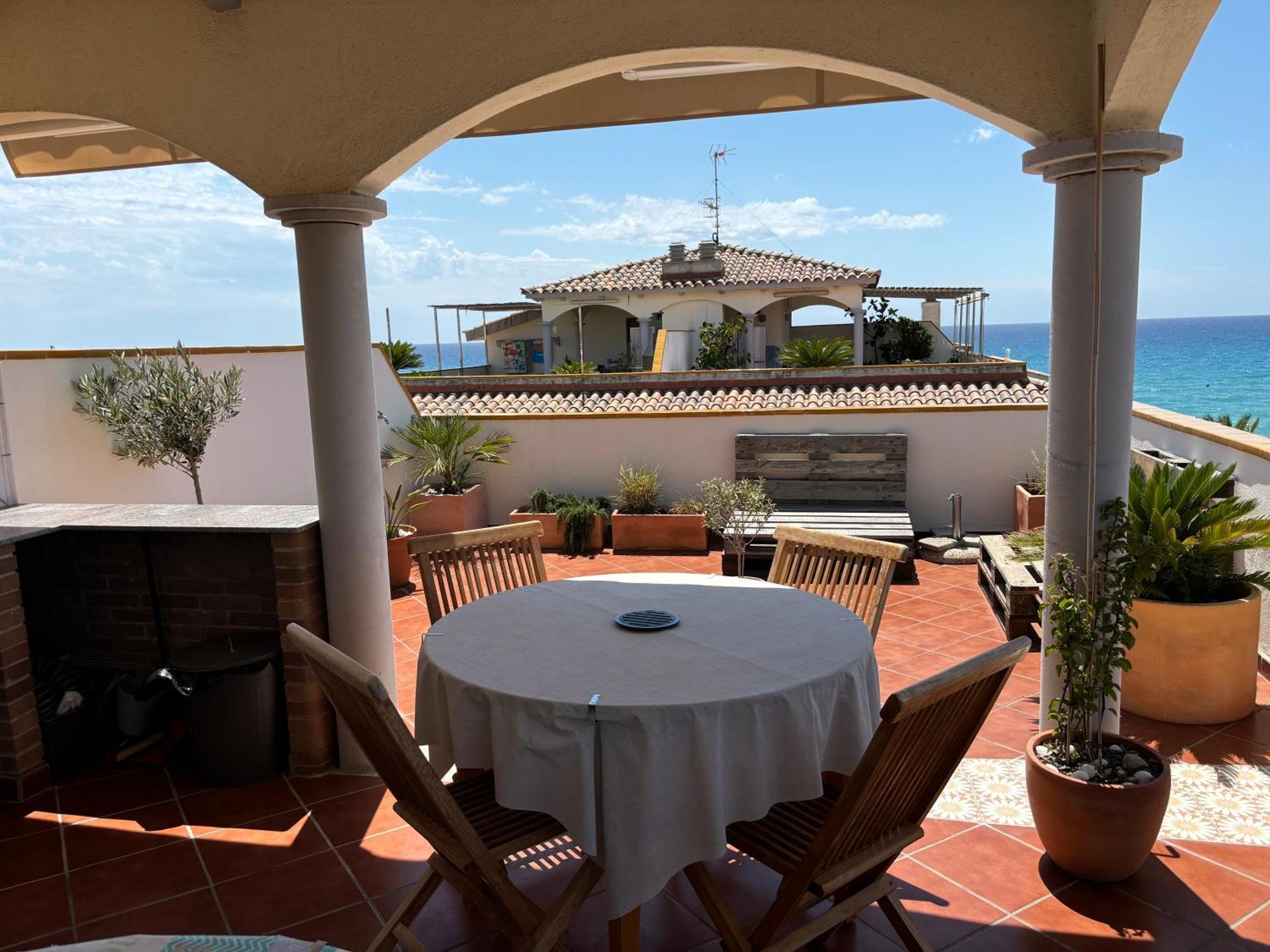 Cal Salmare Seafront Apartment With Rooftop Terrace And Pool Calafell Exterior foto